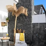 La Islena House - Near The Beach, Air-con, Fast Wifi And Sat Tv By Lanzarote Casa vacanze