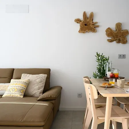 La Islena House - Near The Beach, Air-con, Fast Wifi And Sat Tv By Lanzarote Vakantiehuis *