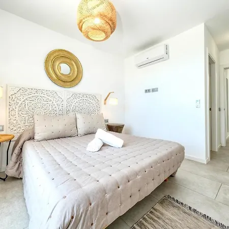 Ferienhaus La Islena House - Near The Beach, Air-con, Fast Wifi And Sat Tv By Lanzarote